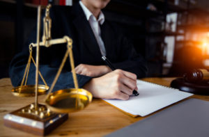 Advantages to Hiring a Criminal Defense Lawyer
